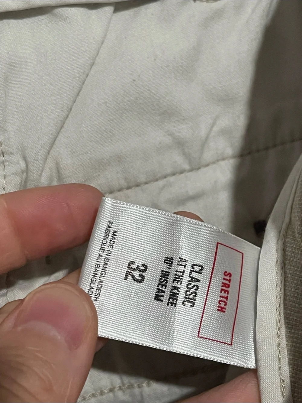 Express Classic Stretch White / Sand Shorts At the Knee 10” Inseam Men Sz 32